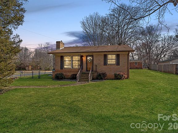 2nd image of 1301 Lane Rd