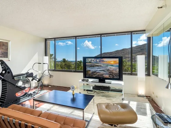 555 Hahaione St APT 5A, Honolulu, HI 96825
