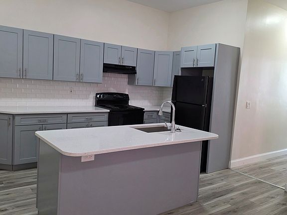 2nd image of 82 3rd Ave Floor 1