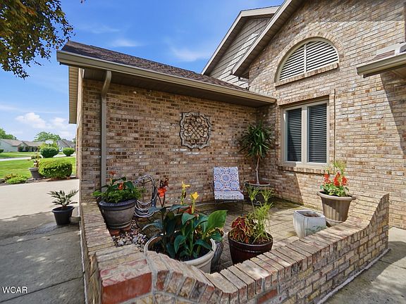 4th image of 2721 Carolyn Dr