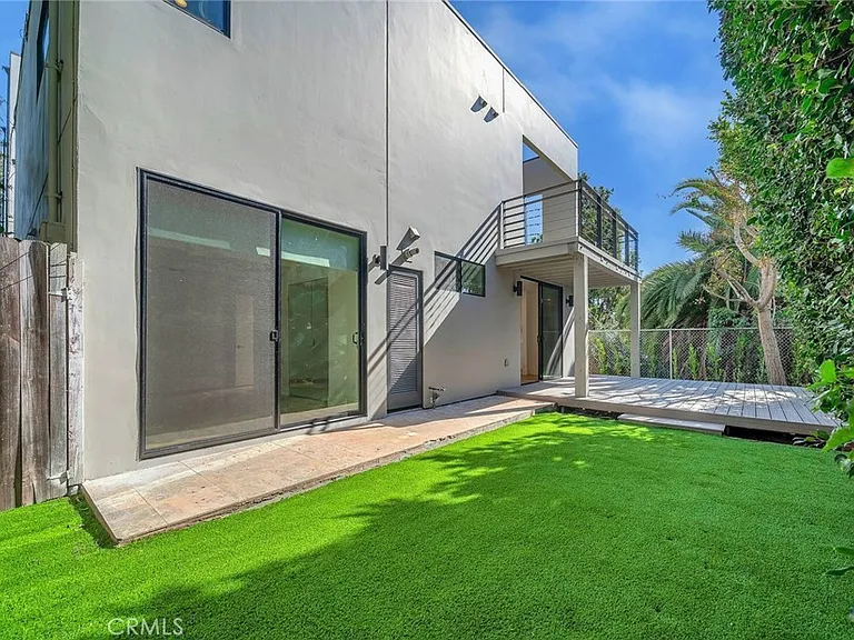 1531 Wellesley Ave — Photo 20