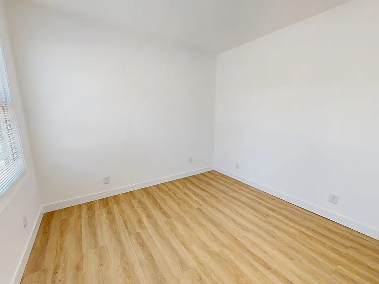 521 W Macarthur Blvd #10 — Photo 9