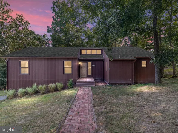 109 Greenwood Ct, Cross Junction, VA 22625
