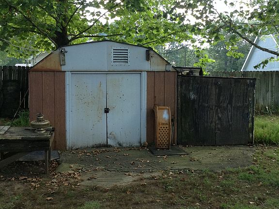 Workshop with storage
