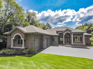 12574 Spencer Rd, Milford, MI 48380