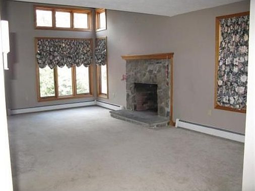 4th image of 688 Willard St