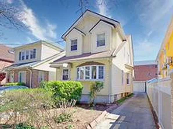 6267 99th St, Rego Park, NY 11374