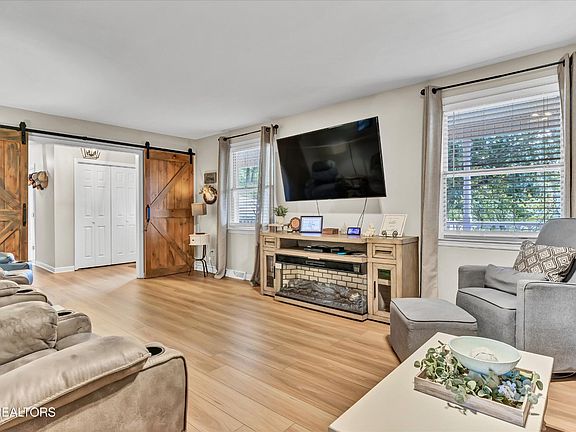 5th image of 7805 Senate Ln
