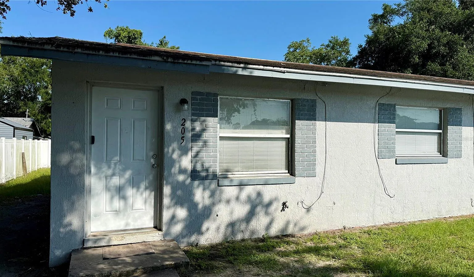 3 bed, 1.0 bath, 1536 sqft, $1,050 — Photo 1