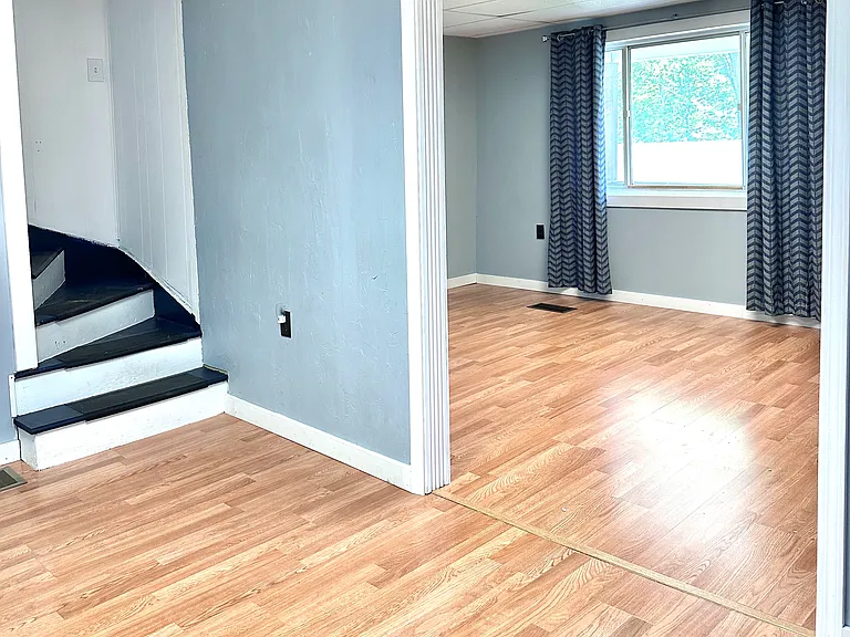 505 Myrtle Aly — Photo 11