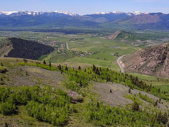 3rd image of 995 W Saddle Butte Dr