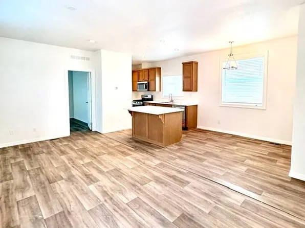 14272 Hoover St Trailer 150, Westminster, CA 92683