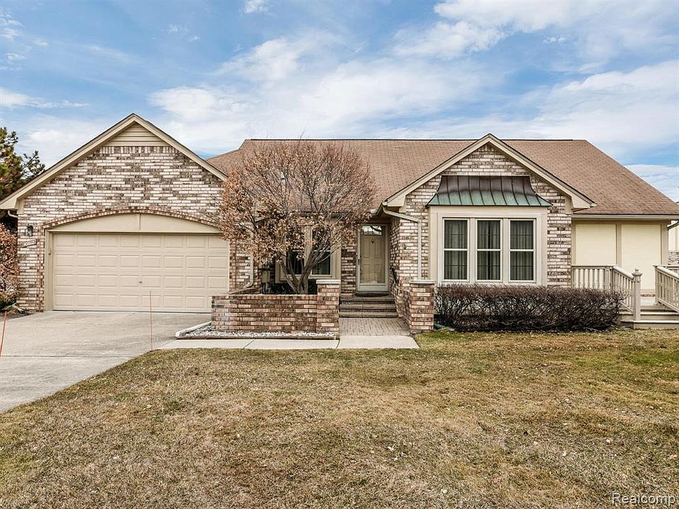 1st image of 43612 River Bend Dr N