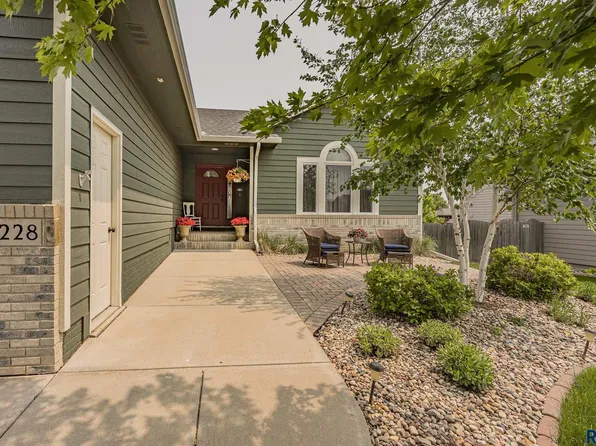 2228 S Purdue Ave, Sioux Falls, SD 57106