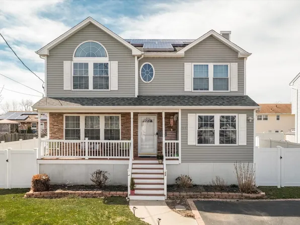 54 Surf Road, Lindenhurst, NY 11757