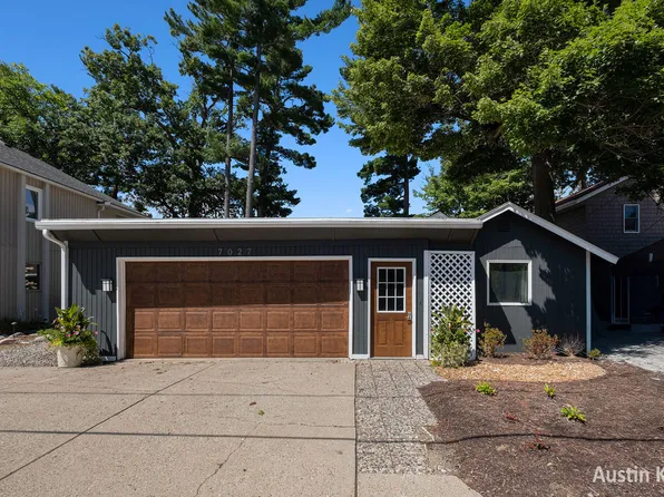 7027 Goldenrod Ave NE, Rockford, MI 49341