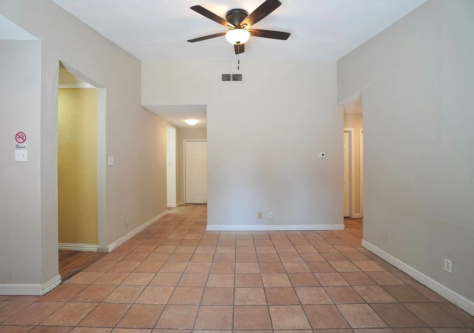 4 BR / 1 BA Charming Austin Home with Expansive Yard & Built-Ins! — Photo 4