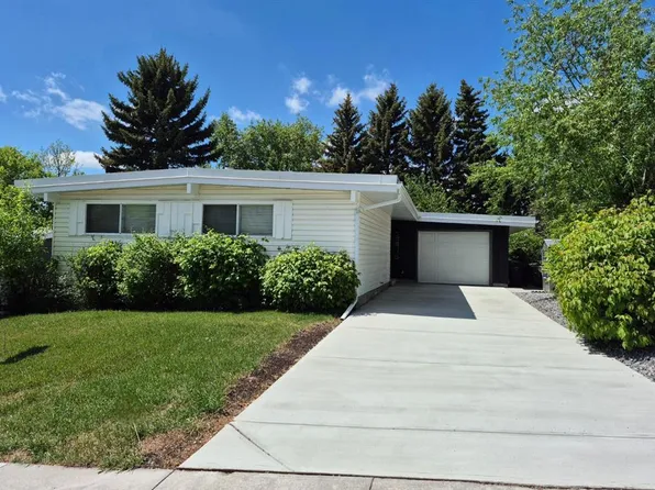 3415 E Benton Dr NW, Calgary, AB T2L 1W7