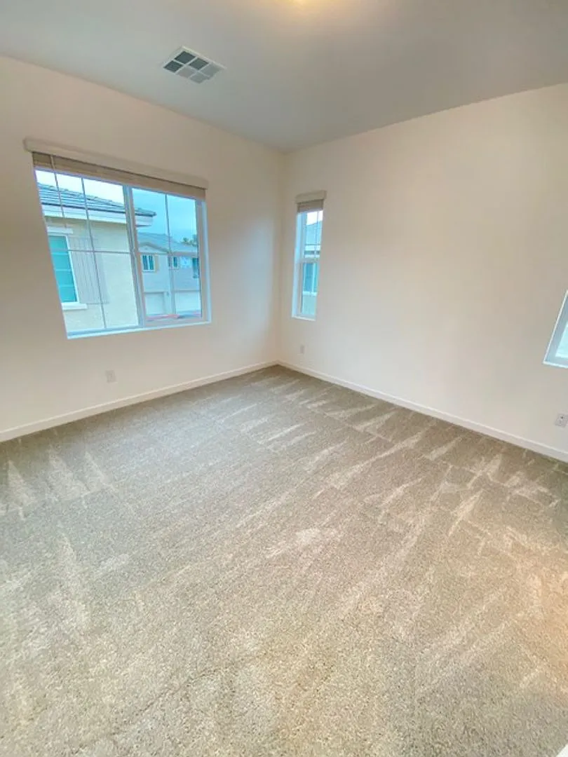 Brand New 3 Bedroom Townhome — Photo 4