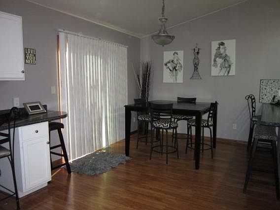 3rd image of 221 Parkview Dr