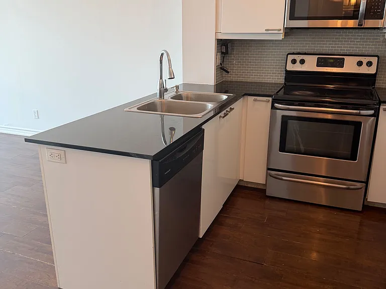 1328 Birchmount Rd #1204 — Photo 8