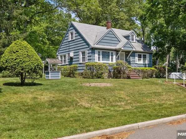 252 Saint Nicholas Ave, Hillsdale, NJ 07642