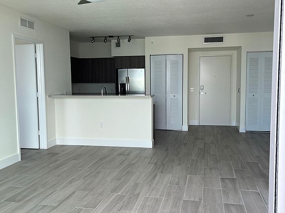 5th image of 534 NW 10th Ave #B3