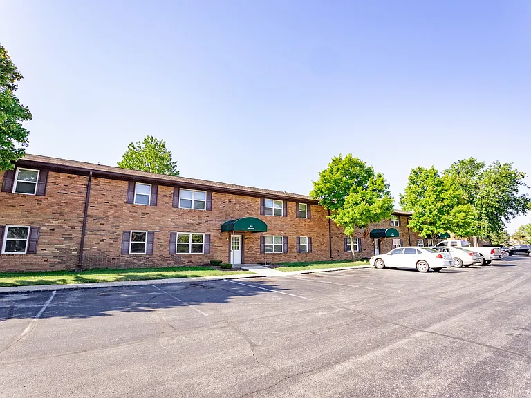 Somerset Apartments — Photo 15