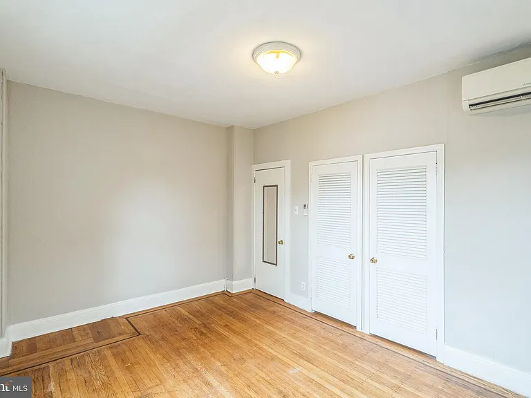 2116 Walnut St #3R — Photo 10