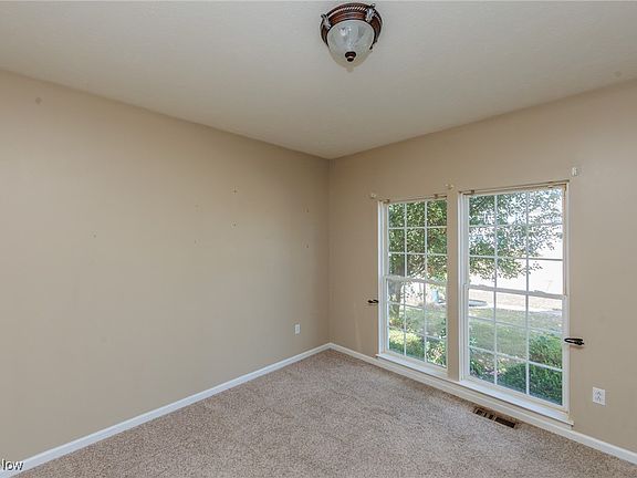 4th image of 525 Rockglen Dr