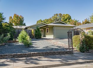 125 School House Rd, Talent, OR 97540