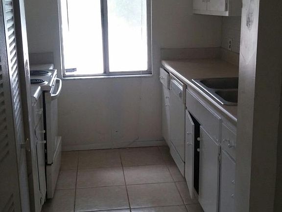 3rd image of 7511 Presley Pl APT D