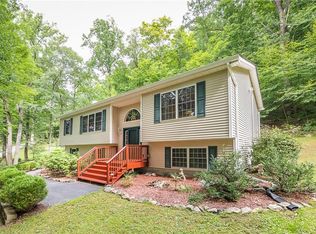 32 Collarbark Rd, Hopewell Junction, NY 12533