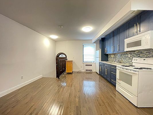 1st image of 33 Crooke Ave #1M