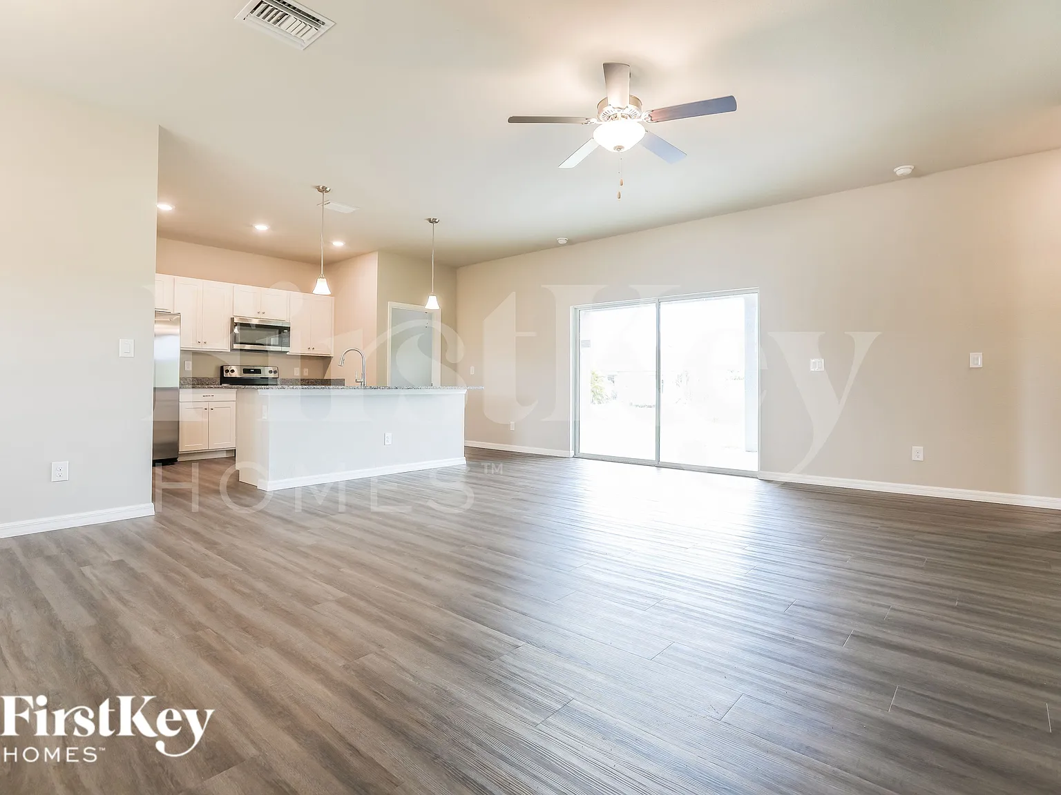 3 bed, 2.0 bath, 1914 sqft, $2,300 — Photo 2