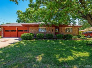 708 Crown Dr, Bartlesville, OK 74006