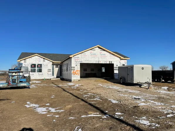607 Apple Valley Rd, Harvard, IL 60033