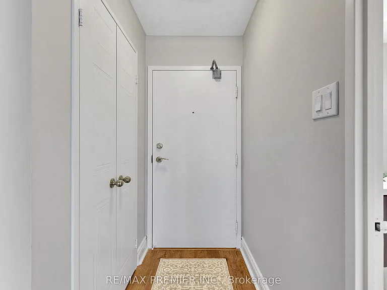 95 Prince Arthur Ave #Penthouse 824 — Photo 3