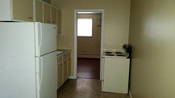 4th image of 1856 Chase Ave