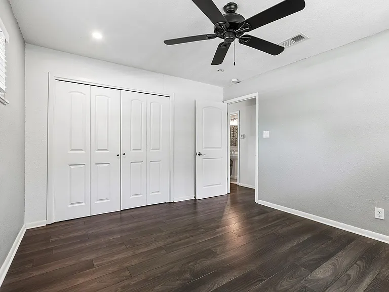 4523 Avenue H #B — Photo 14