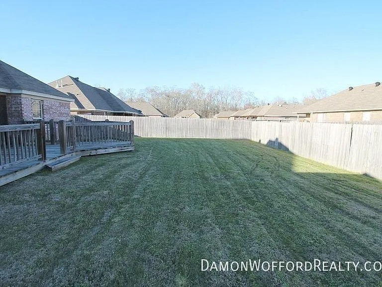 614 Oak Park Cir — Photo 2