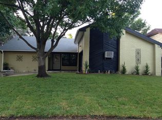 205 Lark Ln, Euless, TX 76039