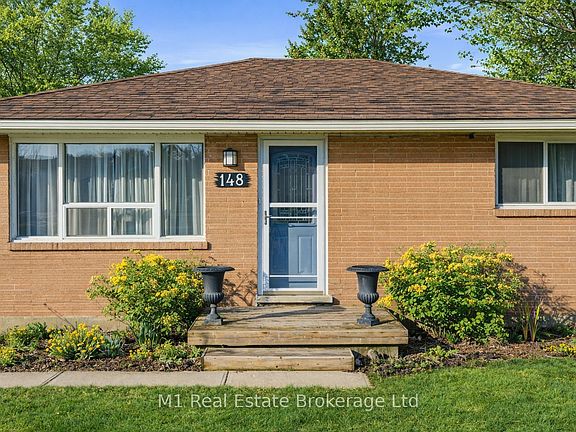 3rd image of 148 Victoria Rd N