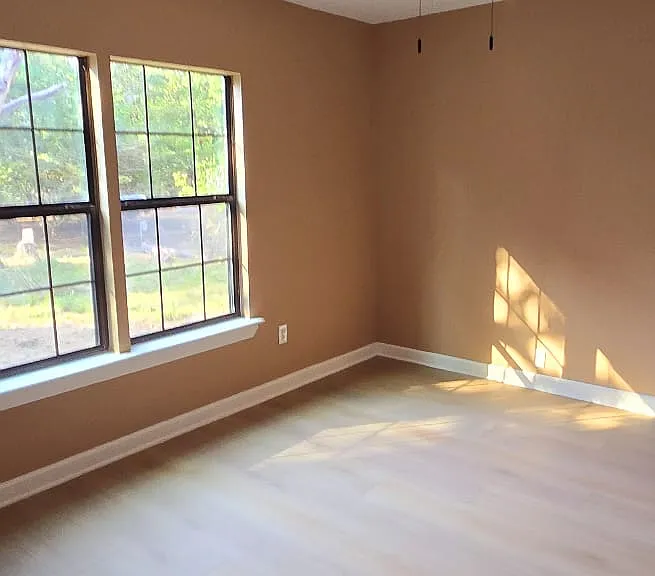 1119 Commerce Dr — Photo 3