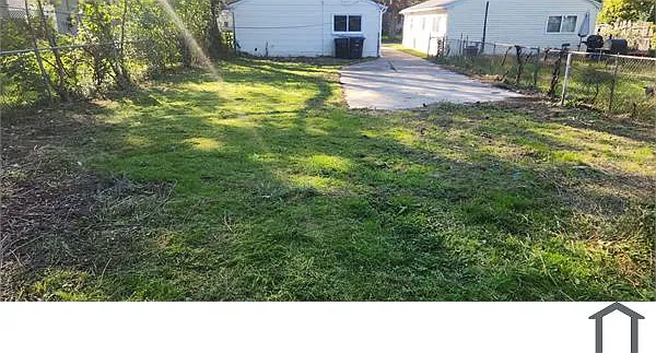 3 bed, 945 sqft, $1,200 — Photo 2