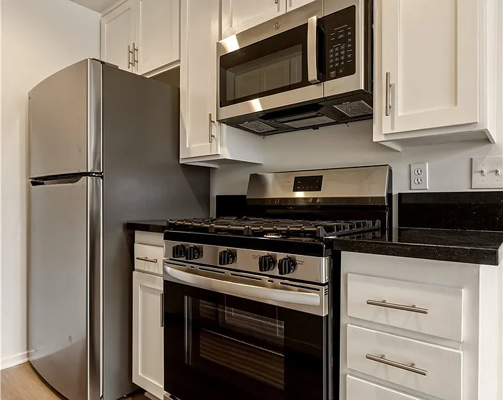6140 Whitsett Ave #6 — Photo 1