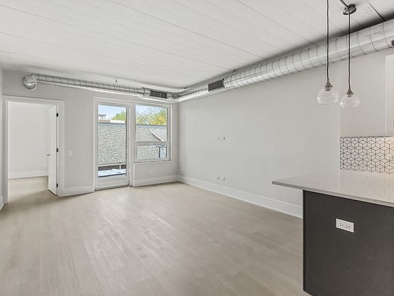 4th image of 2845 W Belden Ave #510