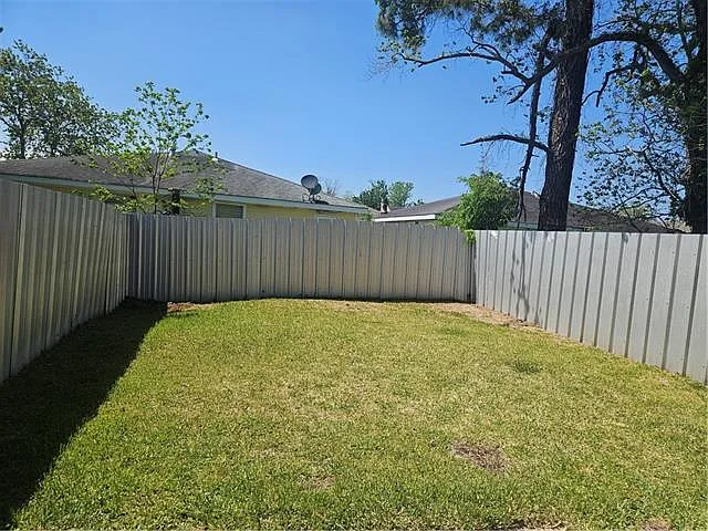 7808 Sun St — Photo 3