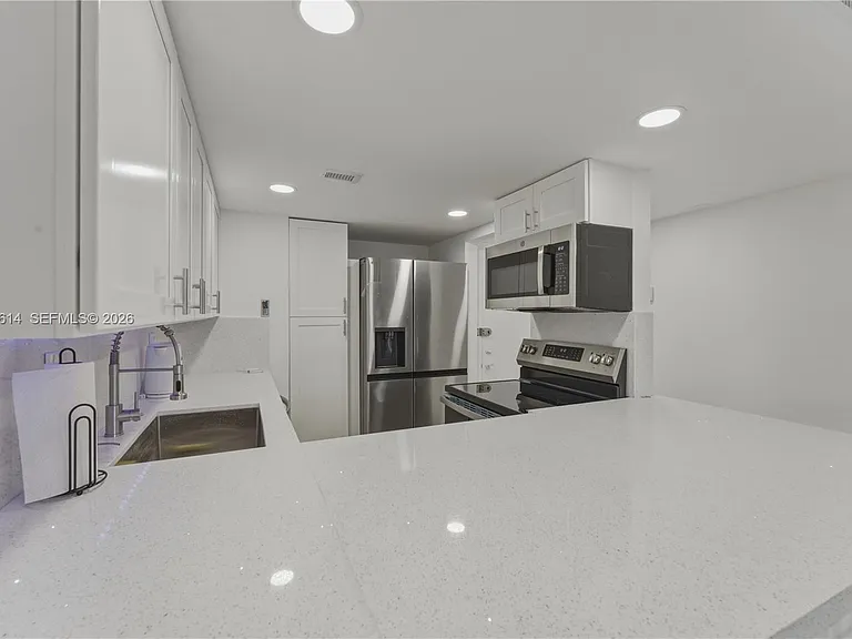 3702 NE 171st St #17 — Photo 4