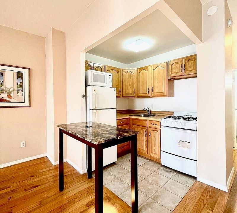 2nd image of 305 E 95th St #F5